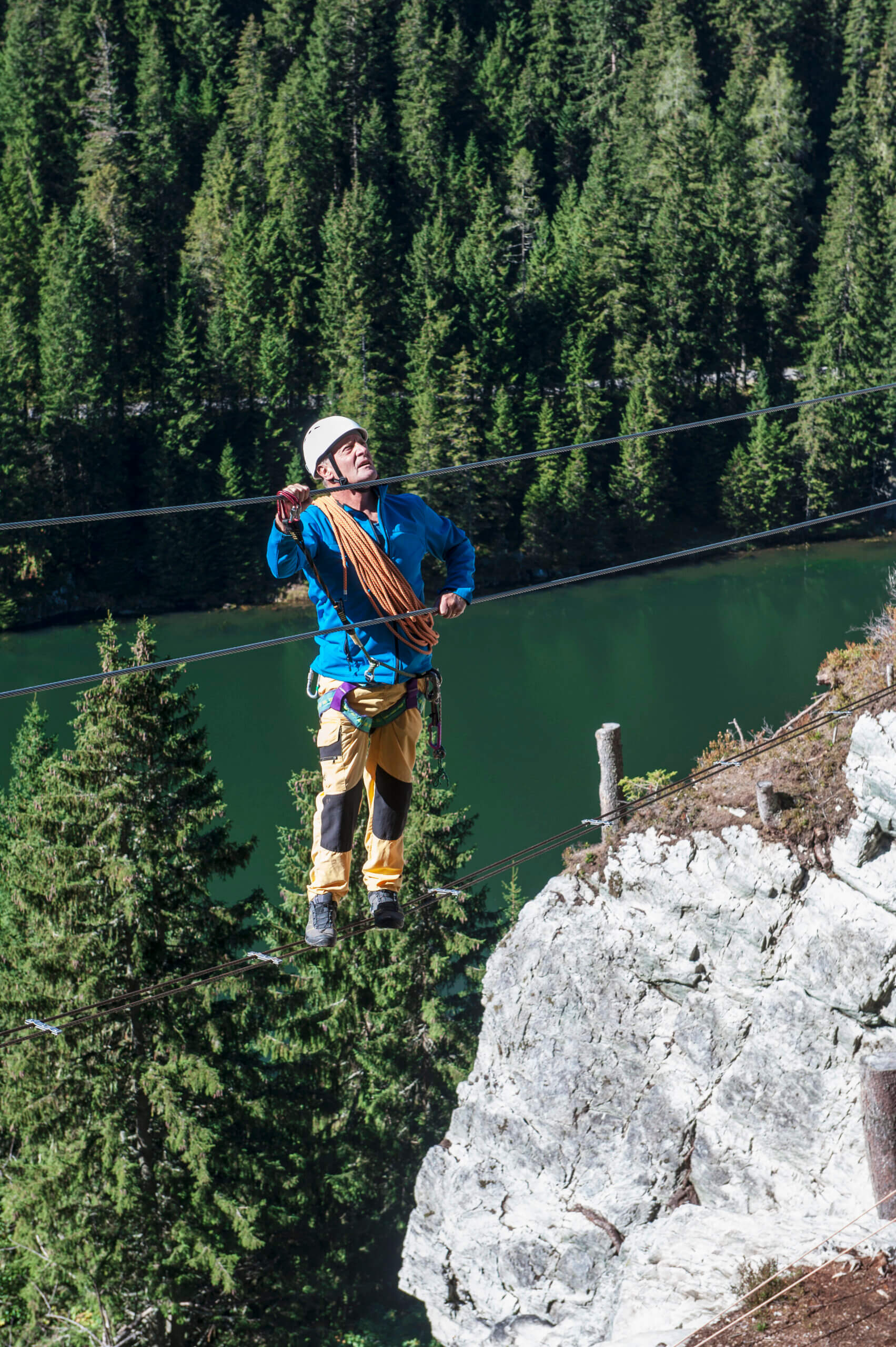 Quelle Différence entre Via Ferrata et Escalade ? Guide pour Comprendre ces Deux Activités de Montagne