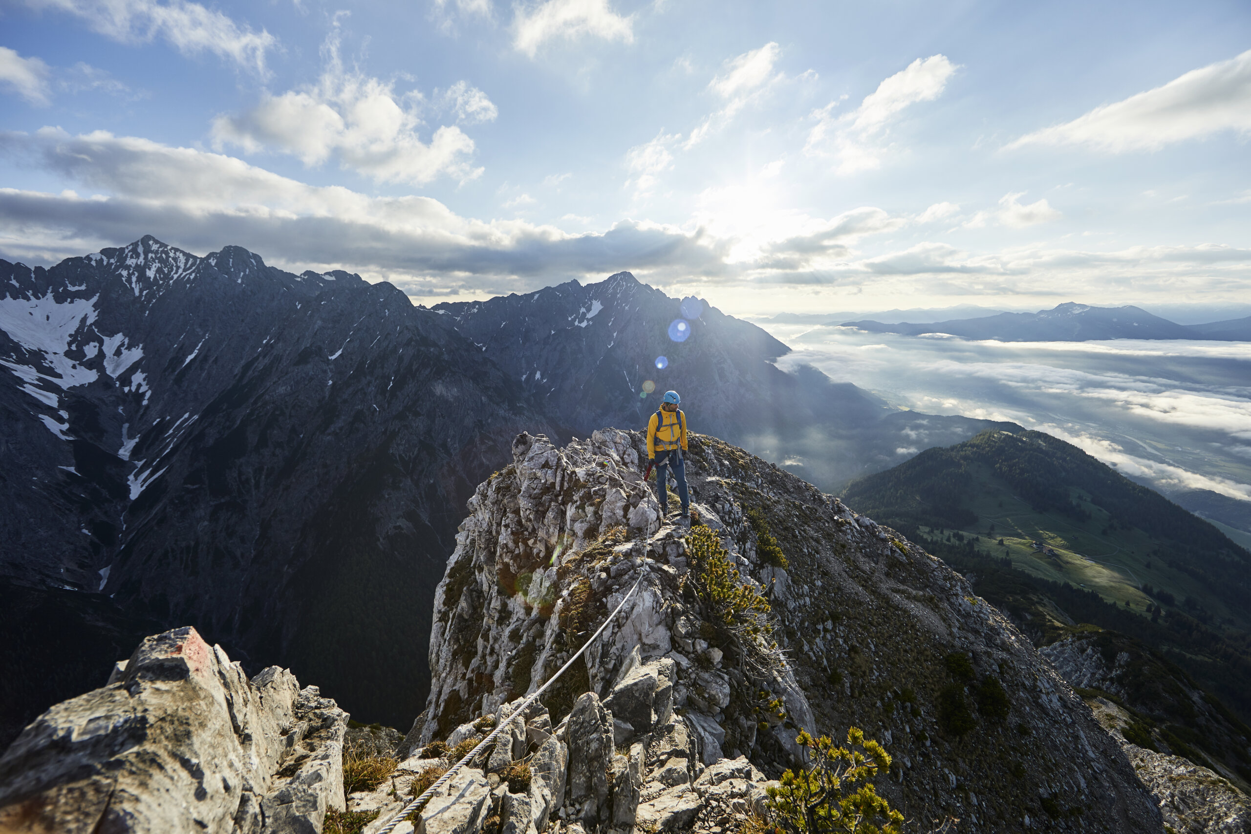 Les Bienfaits de la Via Ferrata pour la Santé Mentale : Pourquoi Se Lancer dans cette Aventure Verticale ?